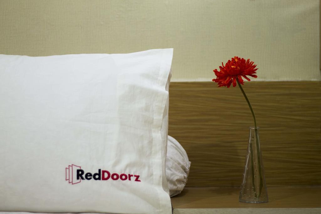 Reddoorz Near Tegalega Park Hotel Bandung Bagian luar foto